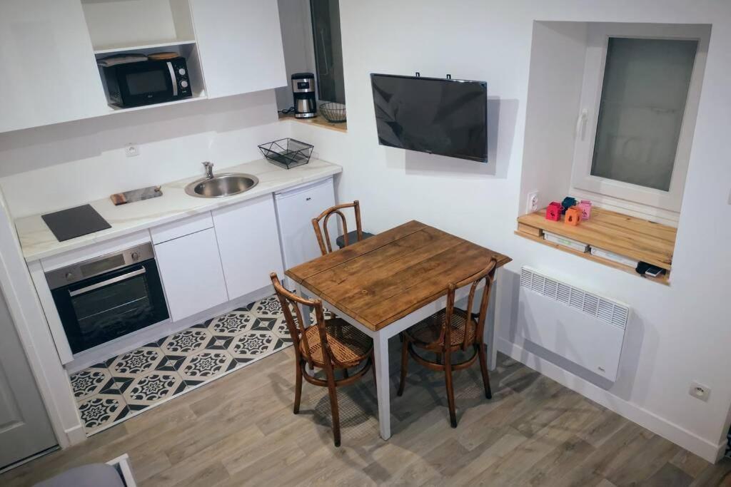 Maison De Village Meublee Avec Terrasse Donzere Екстер'єр фото