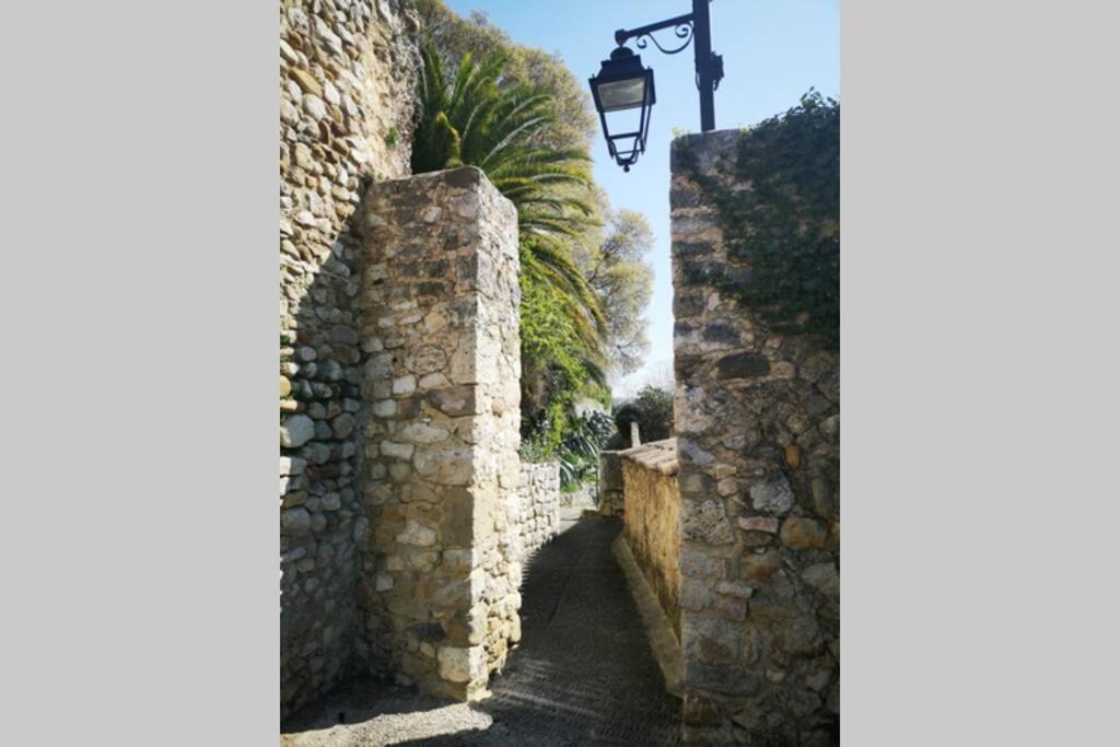 Maison De Village Meublee Avec Terrasse Donzere Екстер'єр фото